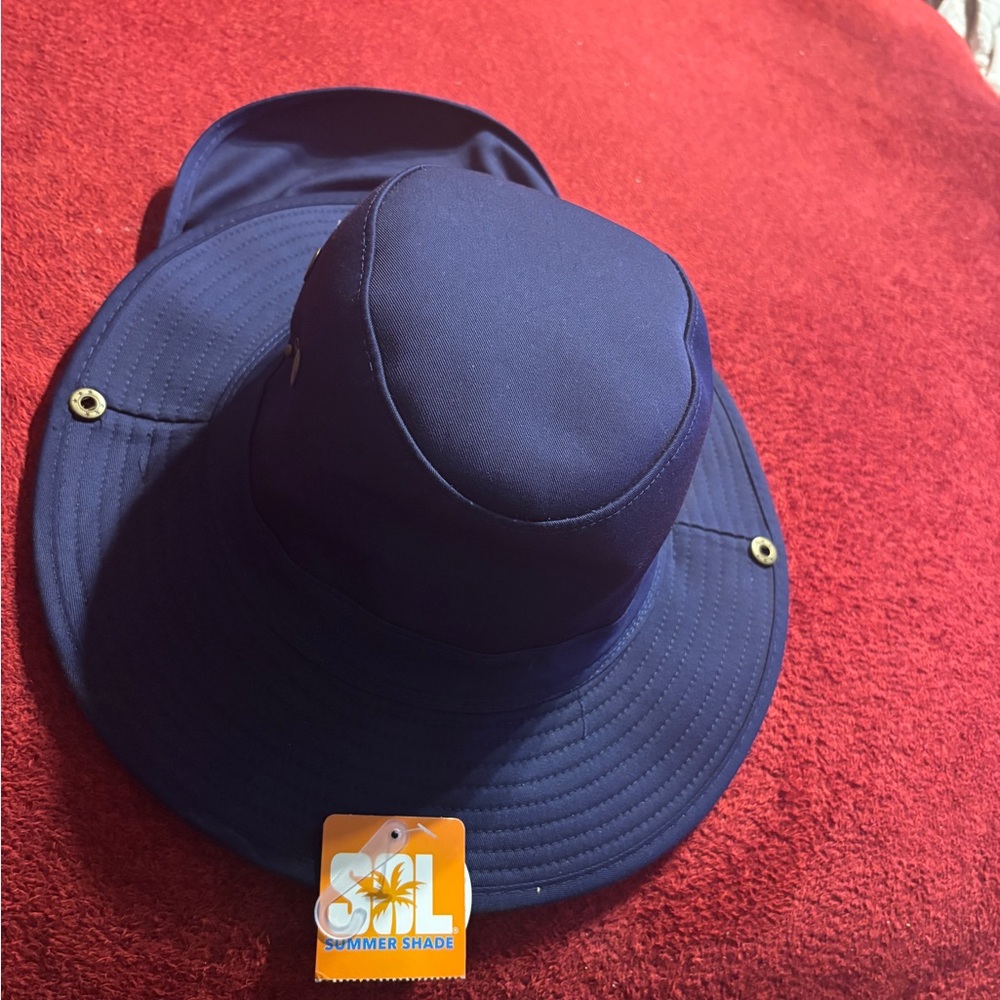 Sol Summer Shade Navy Bucket Hat with Back Neck flap . NWT